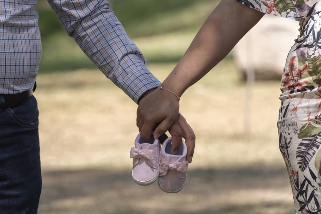 Senses fotografia embarazo bebé amor pareja novios esposos sesión