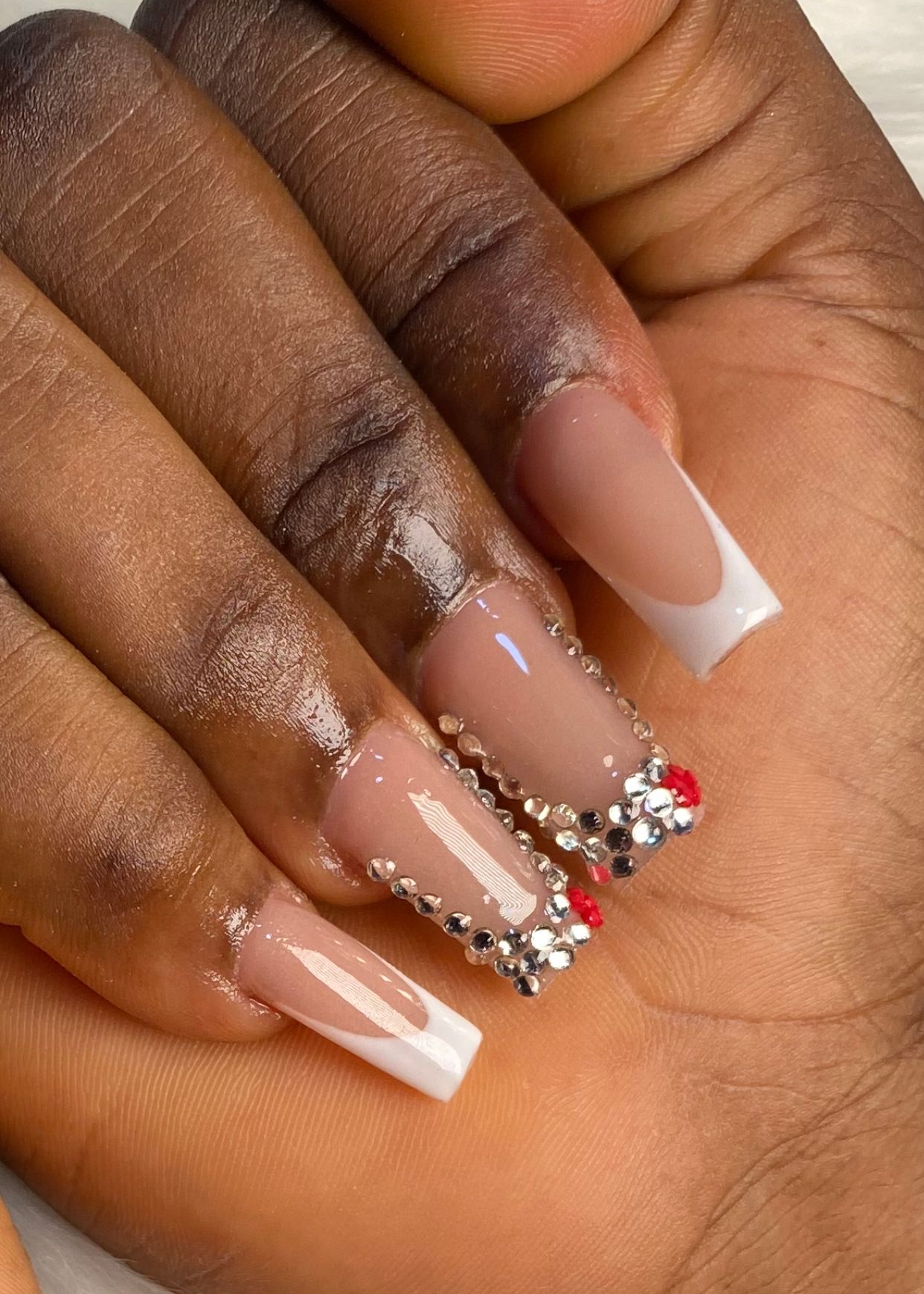Sweet and beautiful nails made by the best and number one beauty studio in Warri.
Cozy atmosphere
EloAge