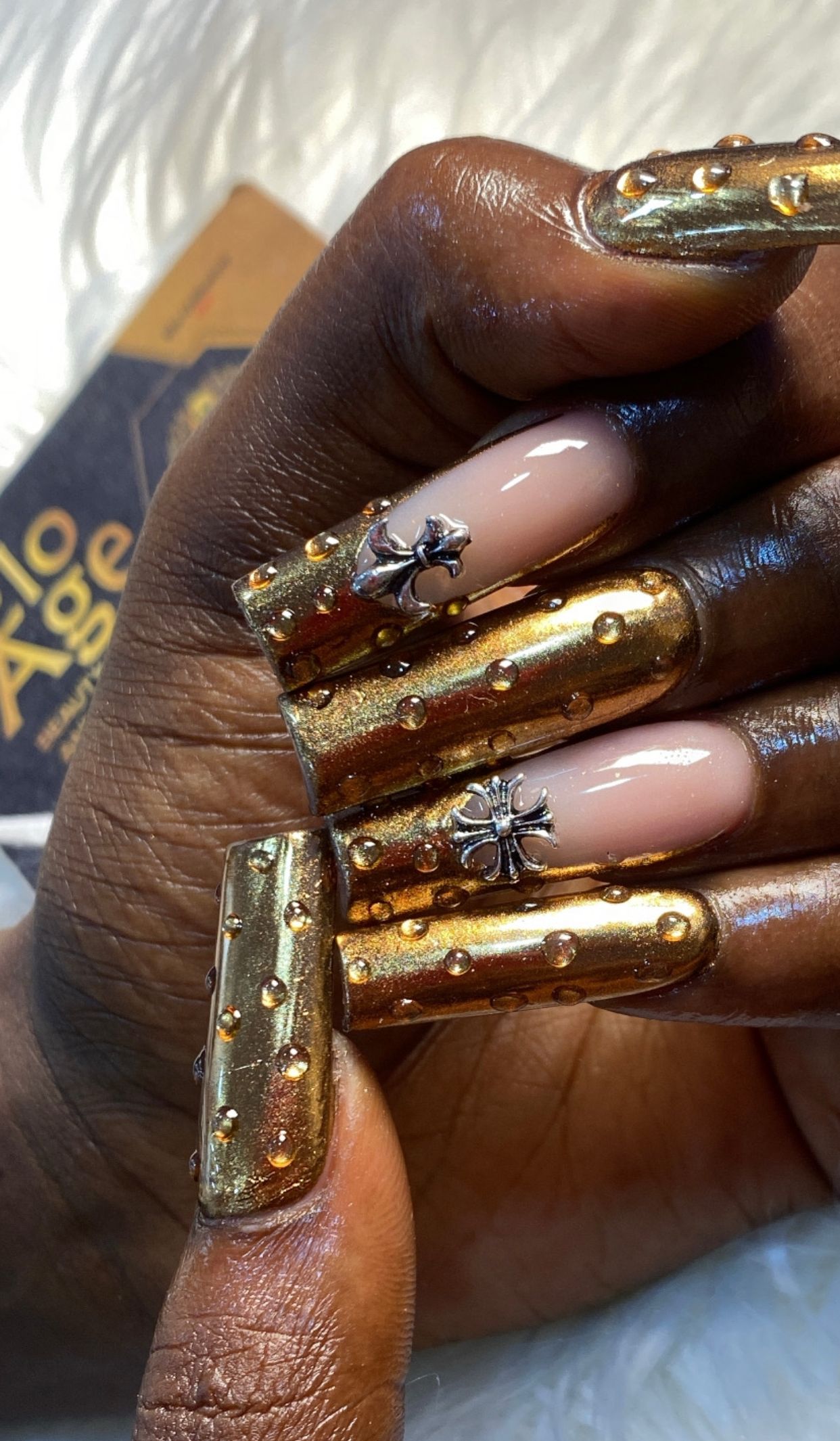 Classy nails made by the best and number one beauty studio in Warri.
Cozy atmosphere
EloAge