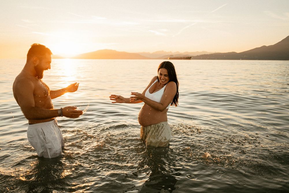 Lifestyle Photography by Marina Dams Maternity Beach Sunset Photoshoot Vancouver