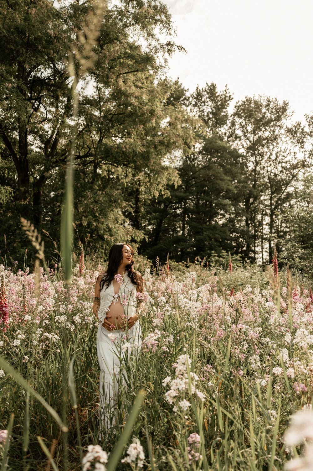 Creative Lifestyle Photography by Marina Dams Maternity Photoshoot Field Flowers Vancouver