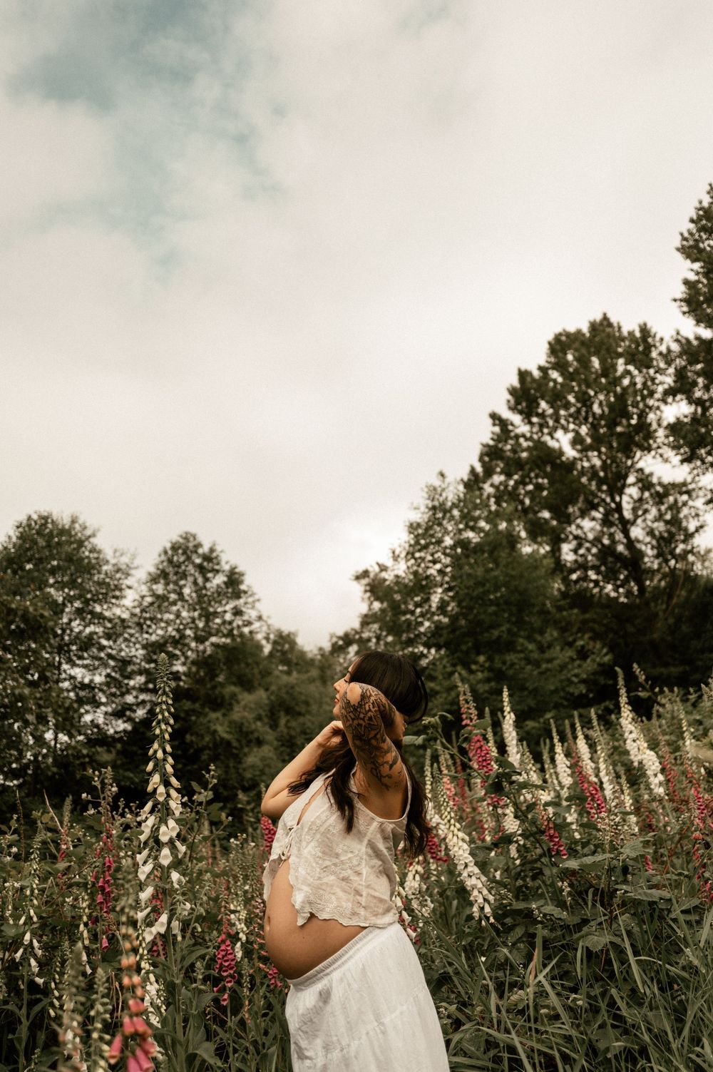 Creative Lifestyle Photography by Marina Dams Maternity Photoshoot Field Flowers Vancouver