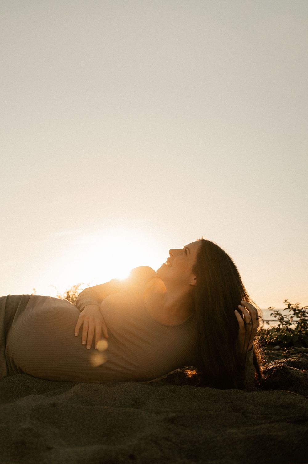Golden Hour Lifestyle Outdoor Maternity Photoshoot in Vancouver by Marina Dams