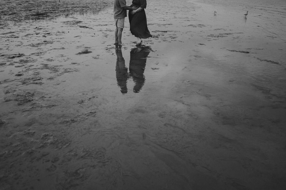 Lifestyle Photography by Marina Dams Maternity Beach Photoshoot Vancouver