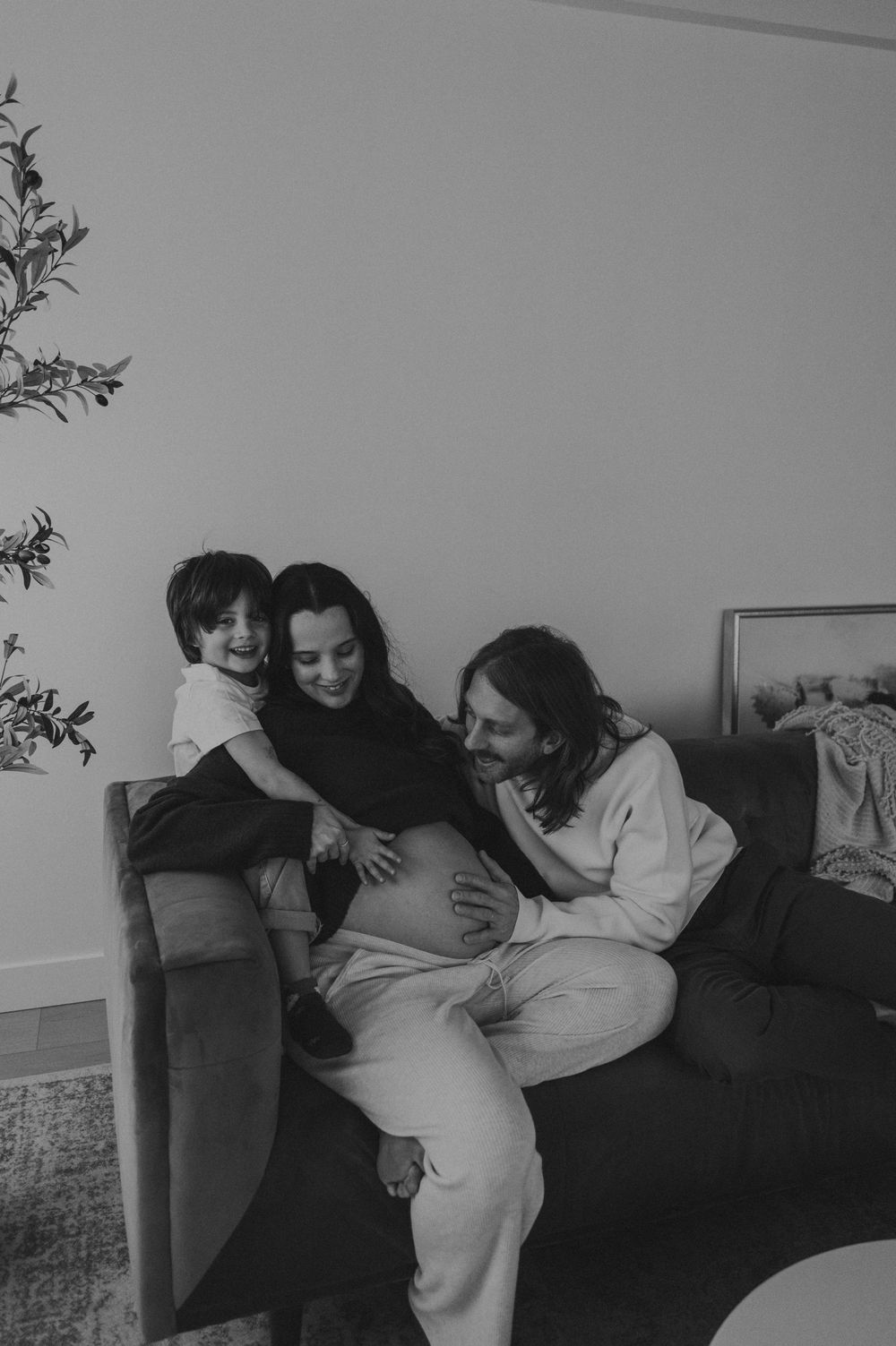 Creative Lifestyle Photography by Marina Dams At Home Maternity Family Photoshoot Vancouver