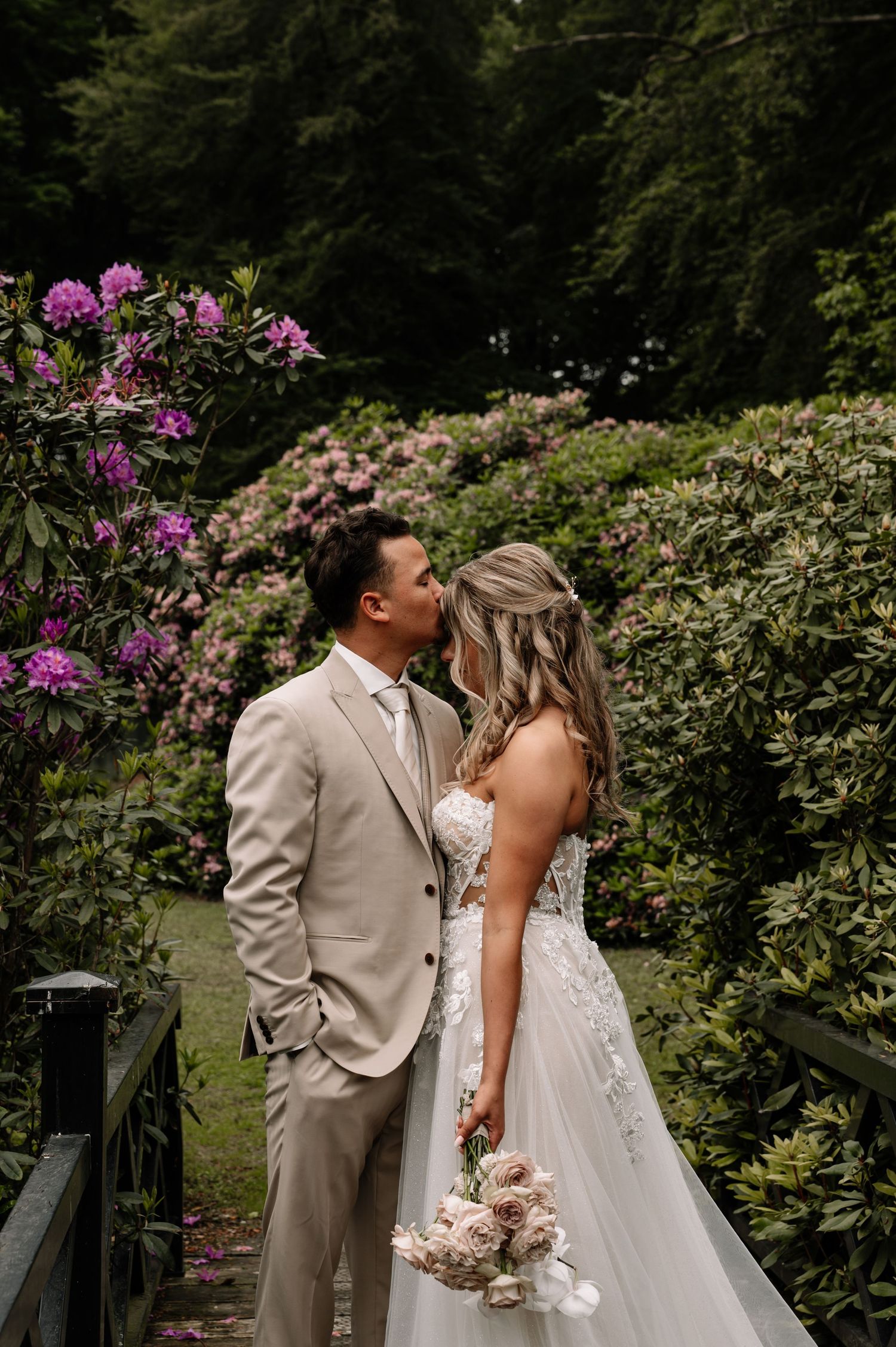 Trouwfotograaf amersfoort, trouwfotografie, trouwfoto, bruidsjurk, verloofd, trouwen, trouwring,