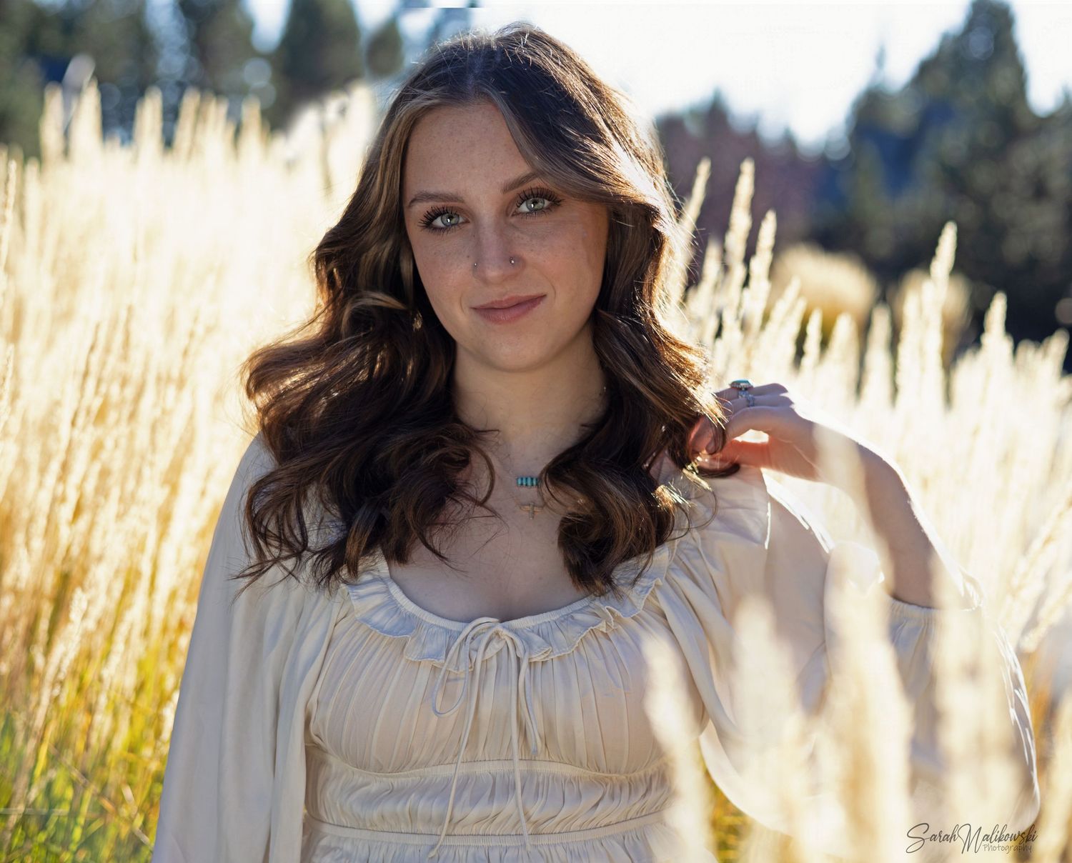 Outdoor portrait series in a field with soft lighting and cream colored clothing.