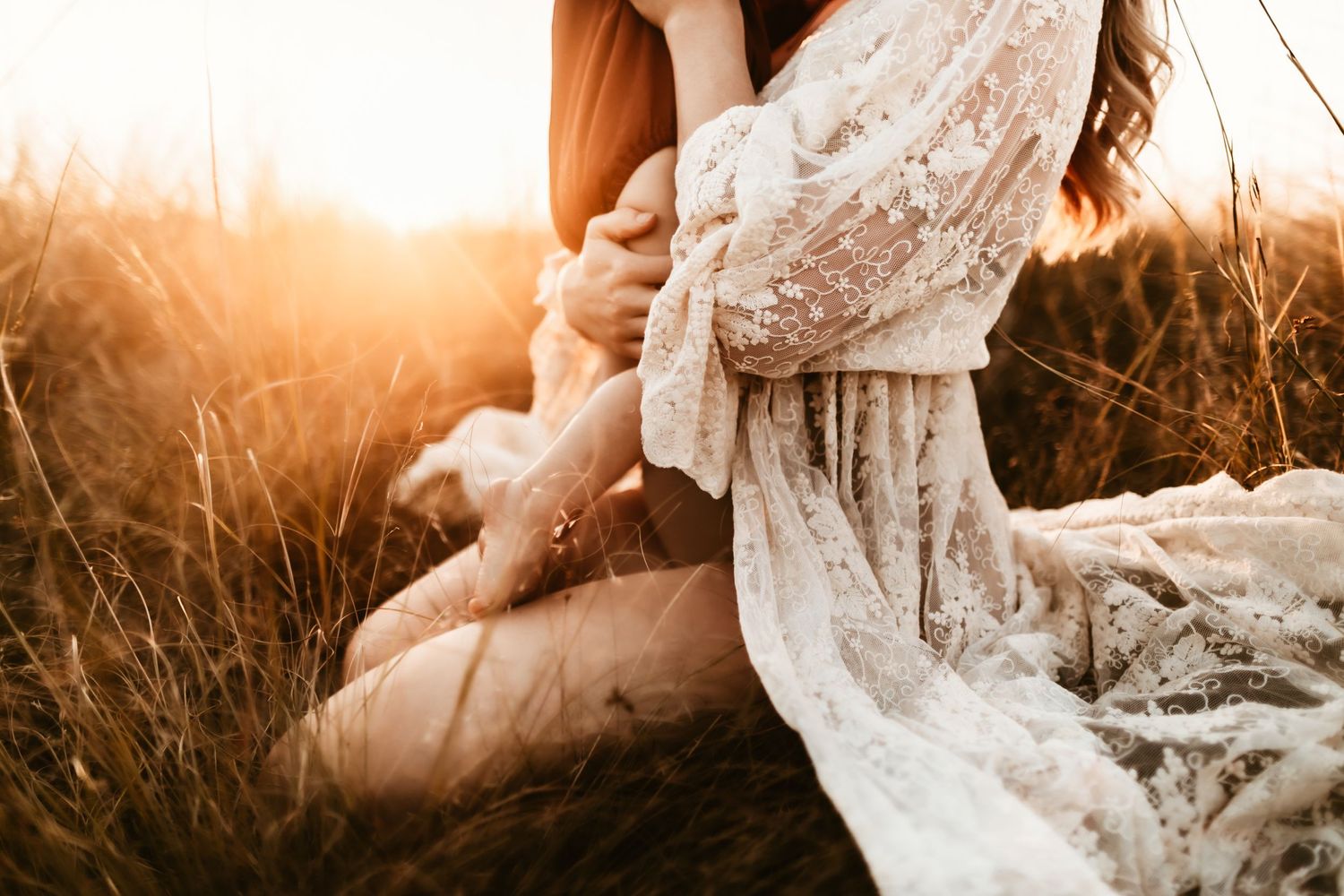 Michigan Based - Motherhood and maternity photographer.