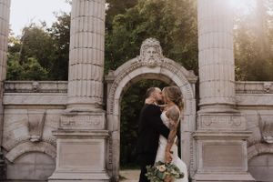 Wedding photography in Toronto, Ontario. Wedding photography by Samantha Bateman .