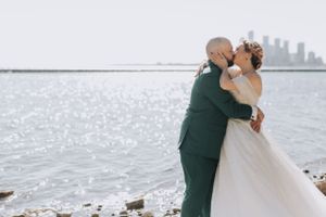 Bride and groom by the lake. Wedding photography by Samantha Bateman.