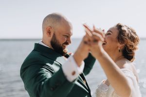 Bride and groom laughing. Wedding photography by Samantha Bateman.