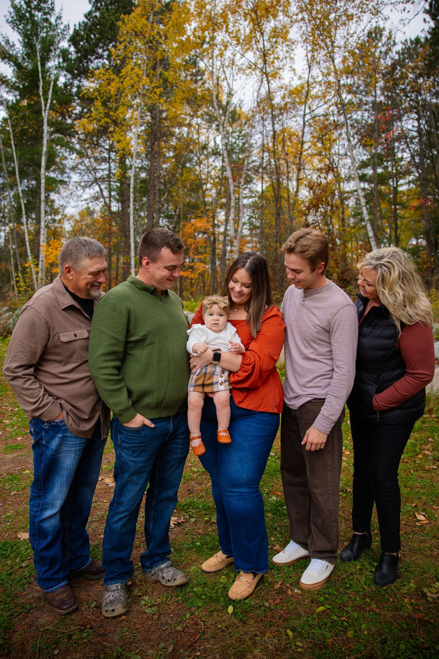 Excited family poses for extended family photoshoot in Bemidji Minnesota