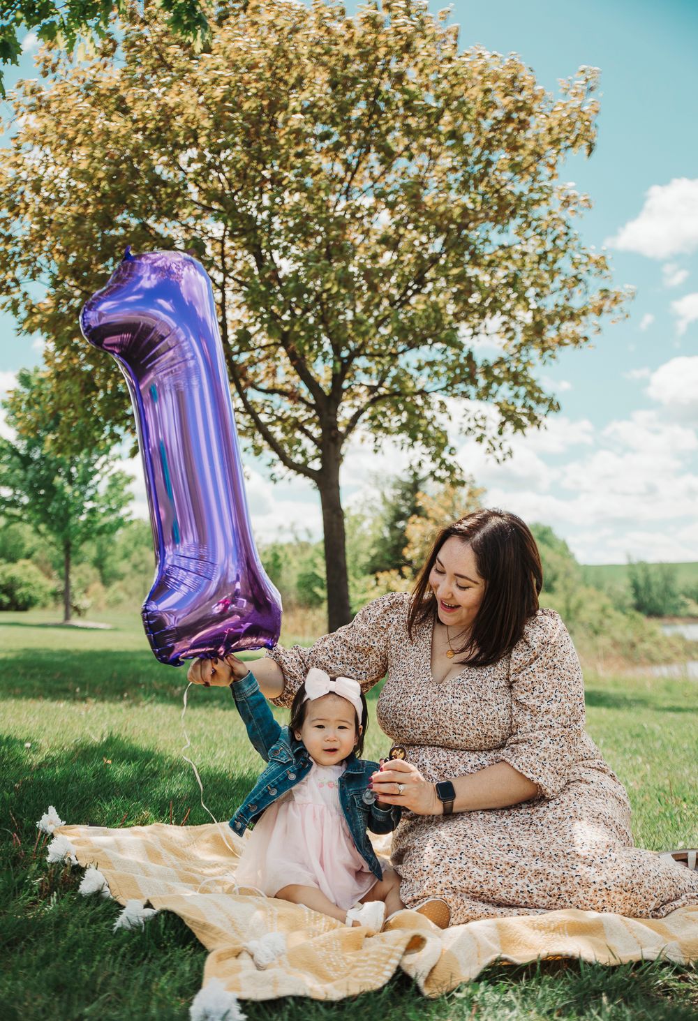 outdoor baby photo shoot, first birthday tent photoshoot, outdoor cake smash photo shoot, photographer in schaumburg