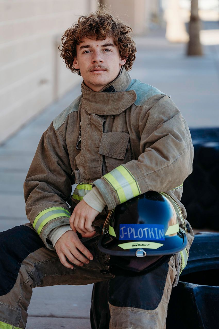 graduation, graduating, senior announcement, senior portrait photographer, mohave county, arizona photographer, portrait, sport photography,