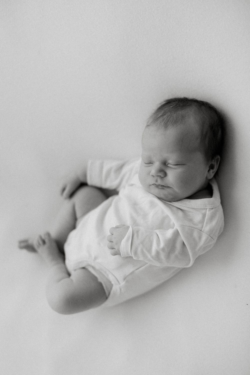 Newbornkuvaus kotona Tampereella ja Helsingissä.