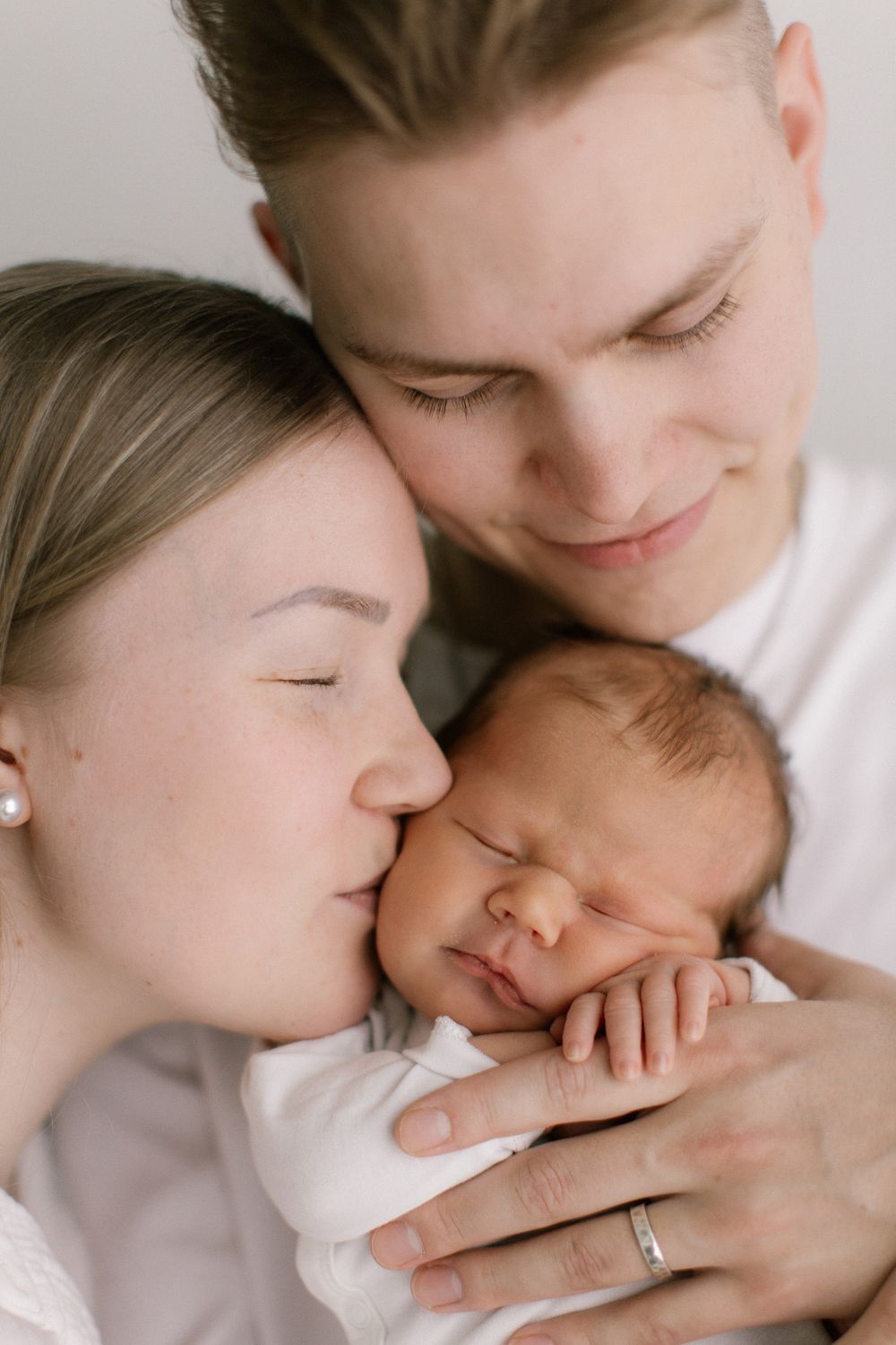 Newbornkuvaus studiolla Helsingissä.
