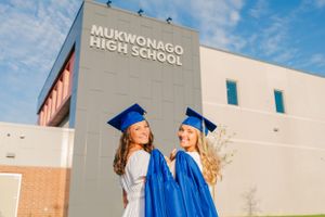 Senior photos Racine Wisconsin
Kaitlyn Ruth Photography
Cap and gown photos
Mukwonago