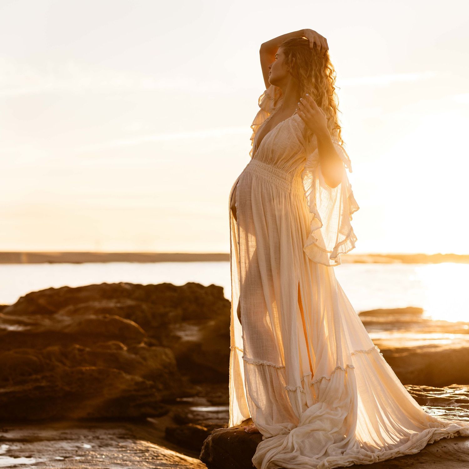 Dreamy golden hour pregnancy photoshoot at Curl Curl Beach