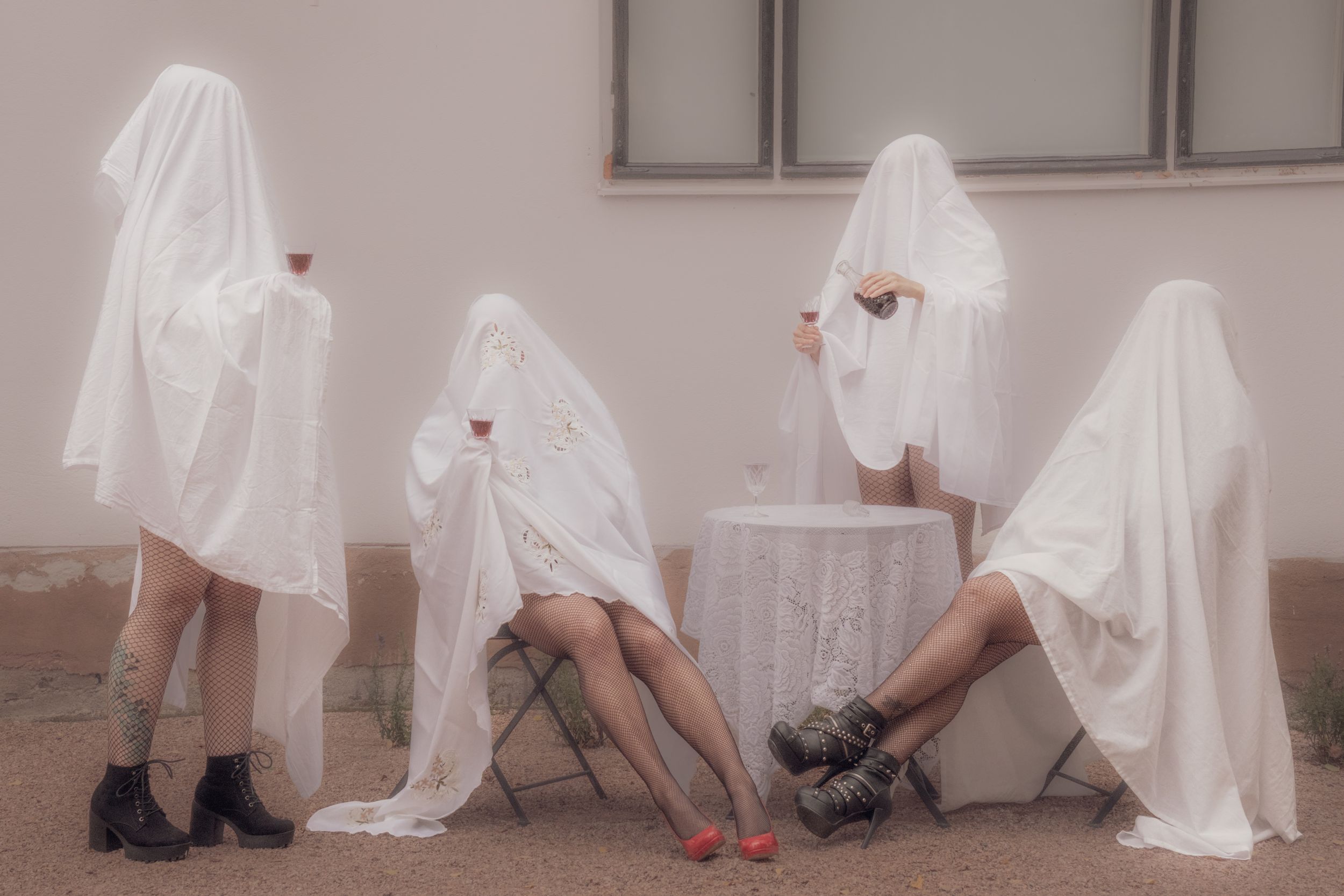 Taidekuva "ghost's afternoon wine"

artphoto "ghost's afternoon wine"