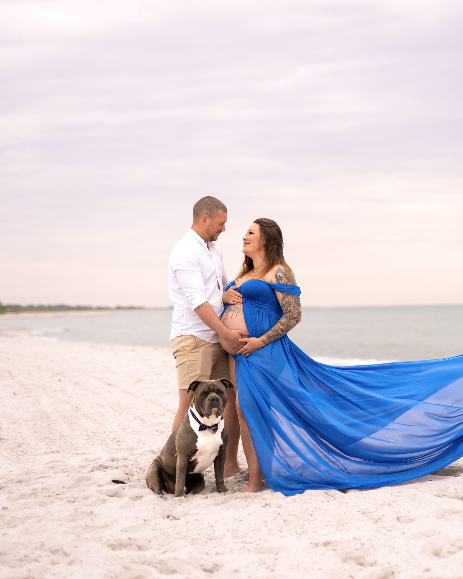 Couple maternity photoshoot on beach