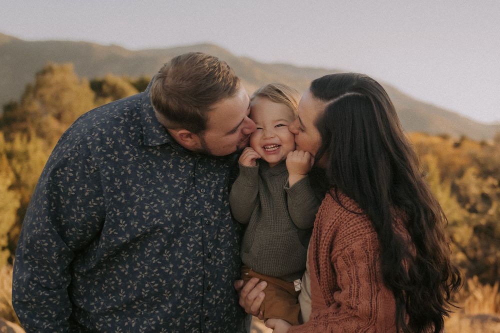 best family photographer in albuquerque. affordable family portraits in abq. albuquerque family photographers. outdoor family photos. abq nm