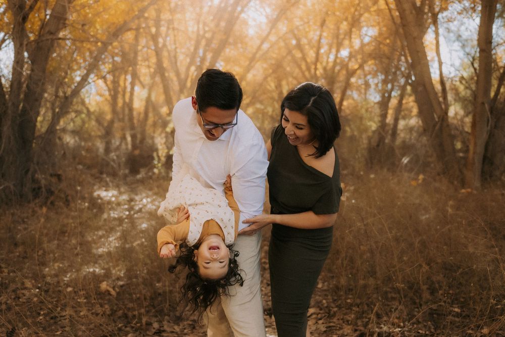 best family photographer in albuquerque. affordable family portraits in abq. albuquerque family photographers. outdoor family photos. abq nm