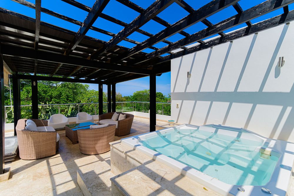Luxury rooftop jacuzzi in Sosua villa for sale, perfect relaxation space, buying opportunity, real estate photography