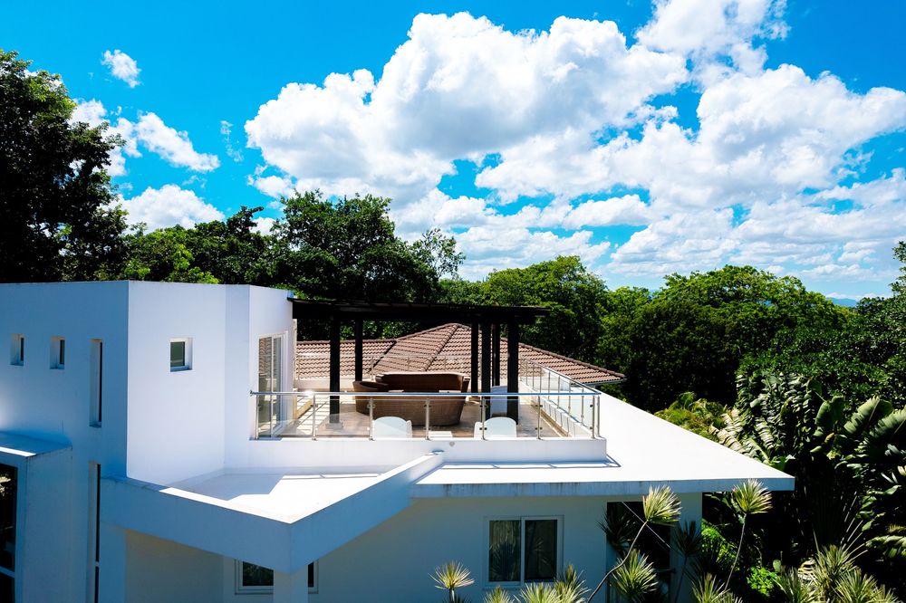 Luxury rooftop jacuzzi in Sosua villa for sale, perfect relaxation space, buying opportunity, real estate photography