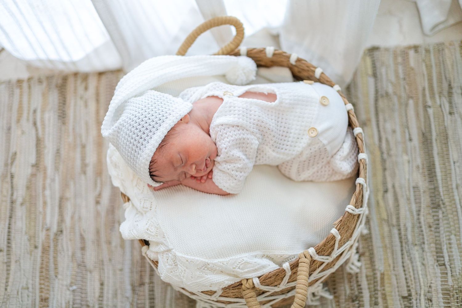 Fotografía profesional de recién nacidos en Punta Cana y Cap Cana, diseñada para familias que buscan recuerdos reales y atemporales.
