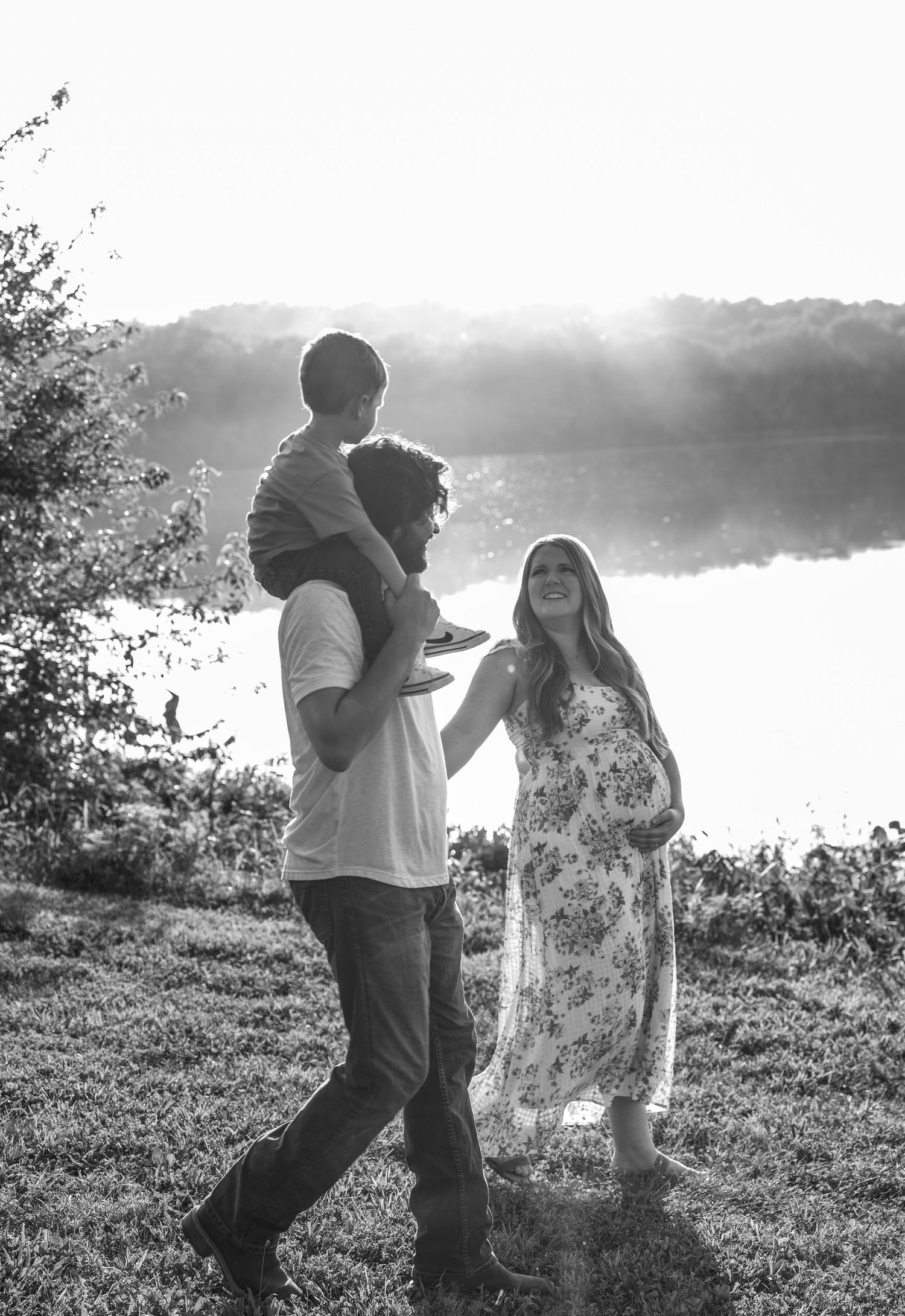 Maternity family photographer located throughout the Kansas City Metro area. Based in Blue Springs, Missouri.