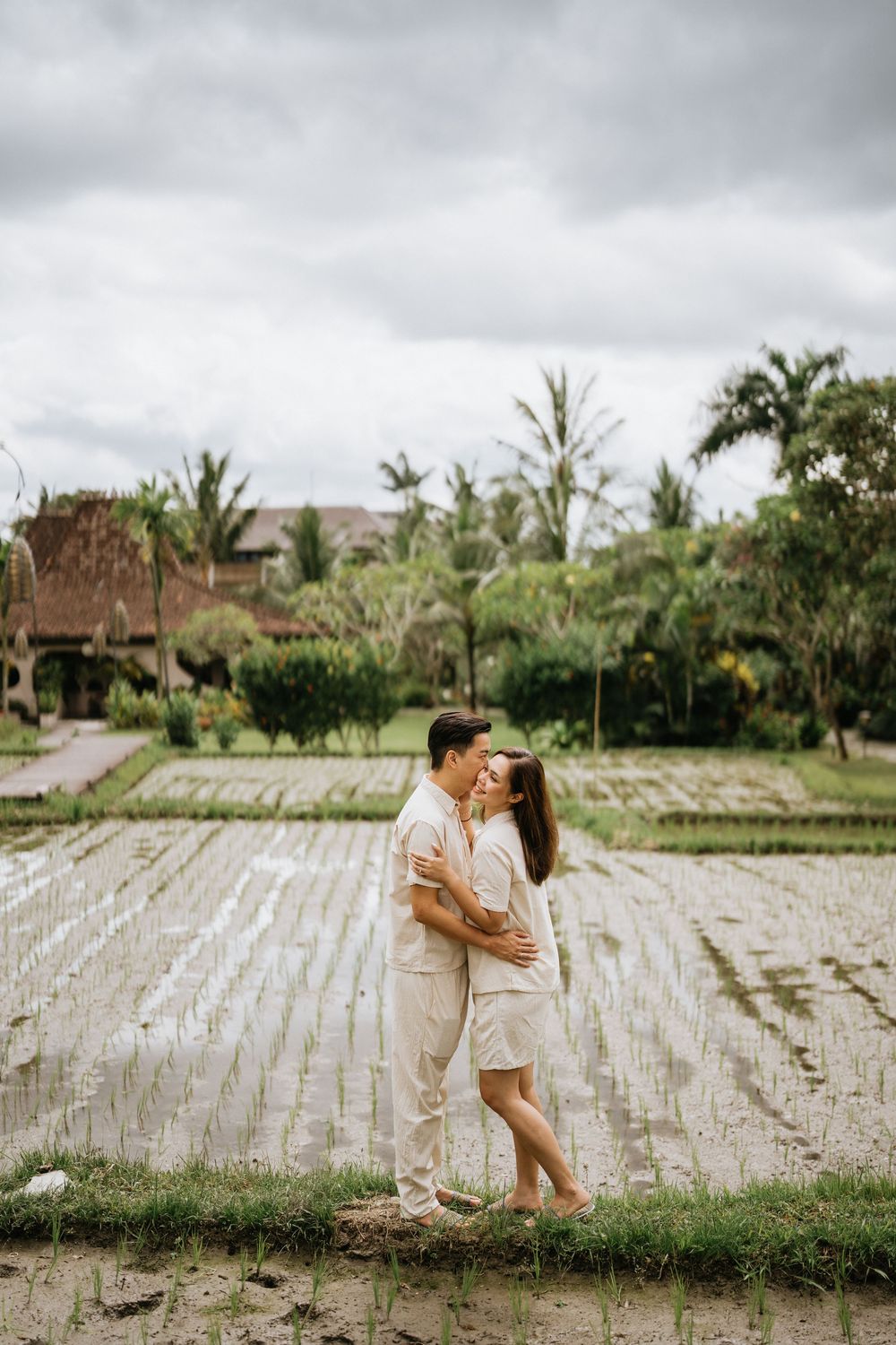 Bali couple photoshoot with ricefield and waterfall background