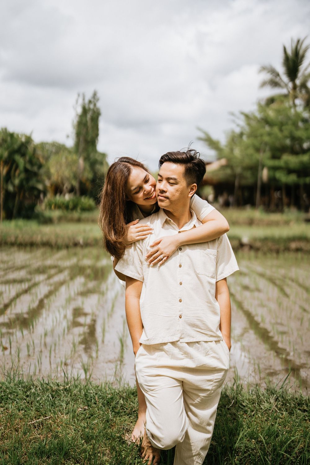 Bali couple photoshoot with ricefield and waterfall background