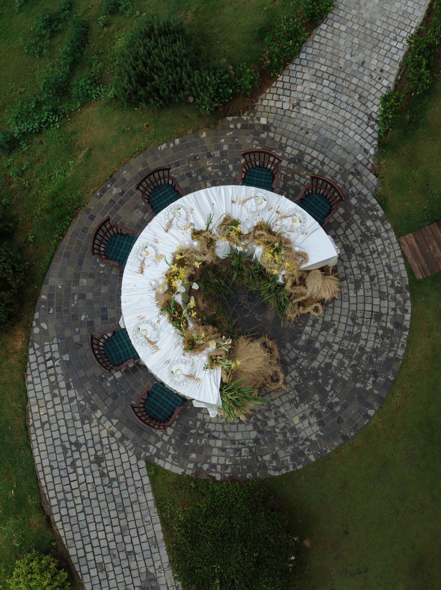 Wedding details – wildflower and rice stalk arrangement at Sapa elopement by Kha Team