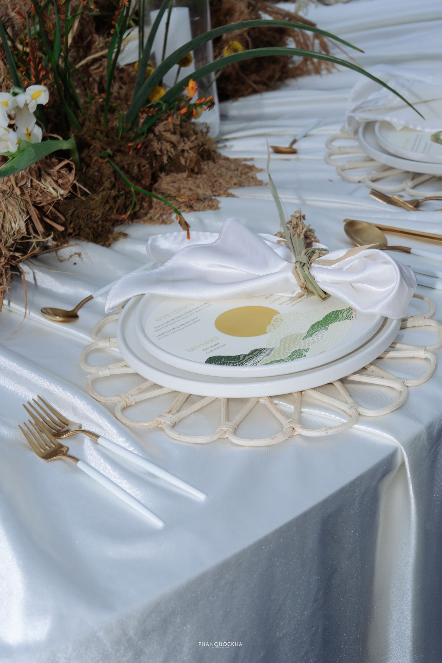 Wedding details – wildflower and rice stalk arrangement at Sapa elopement by Kha Team