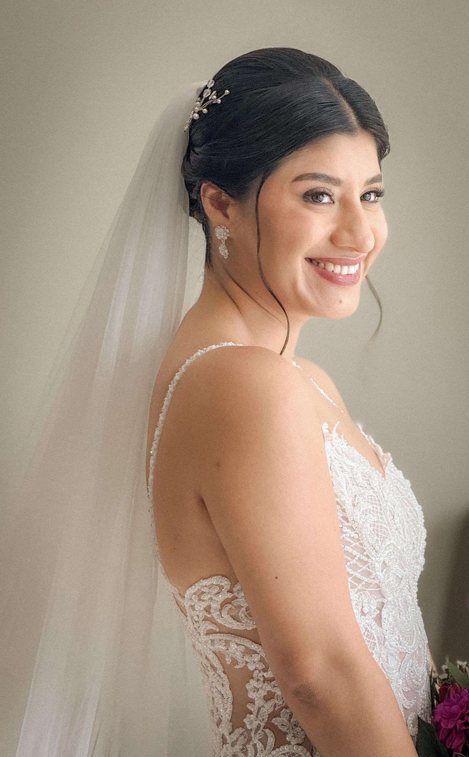 Novia ilusionada por el día de su boda