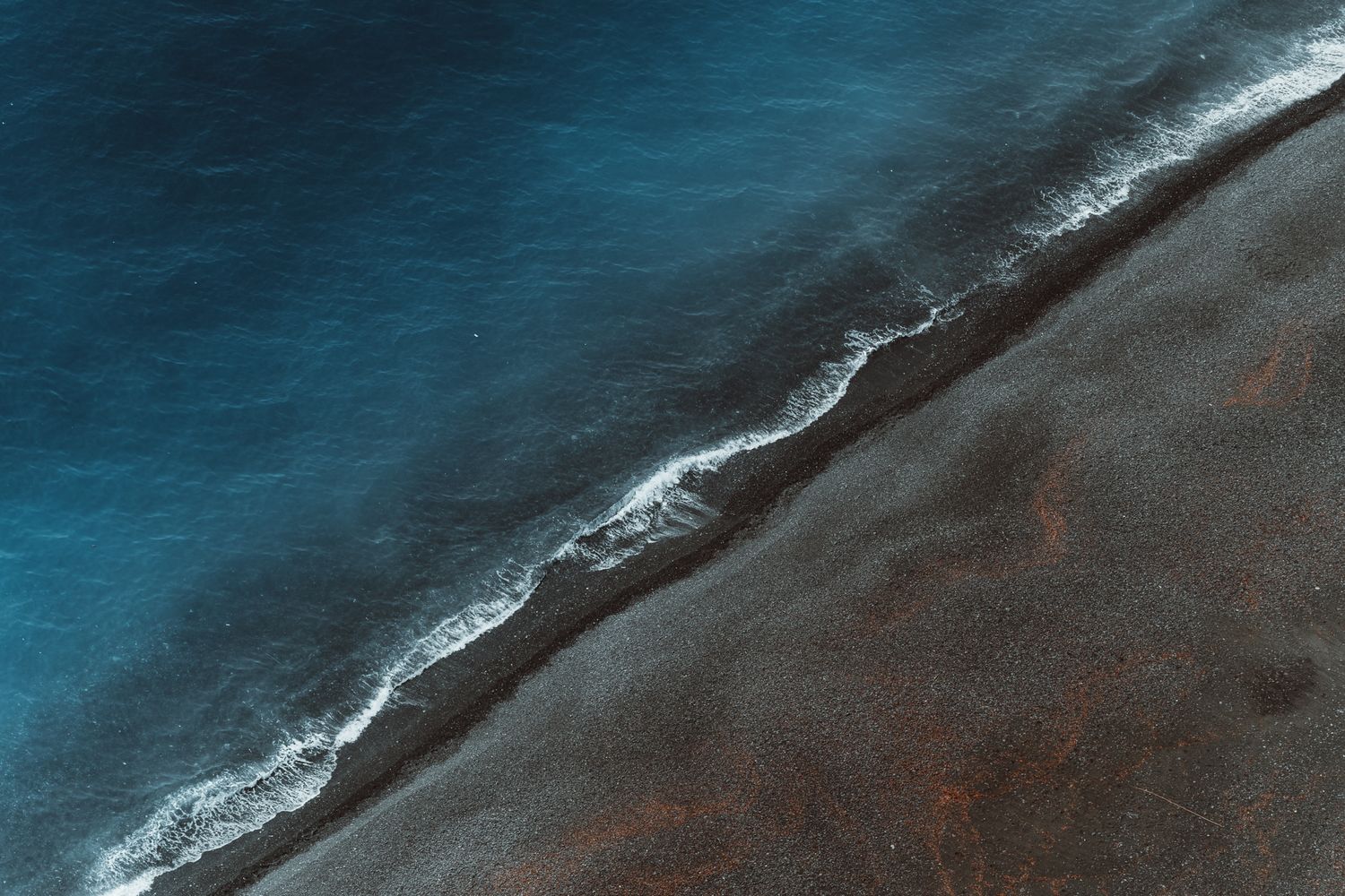 plage de sable noir nonza