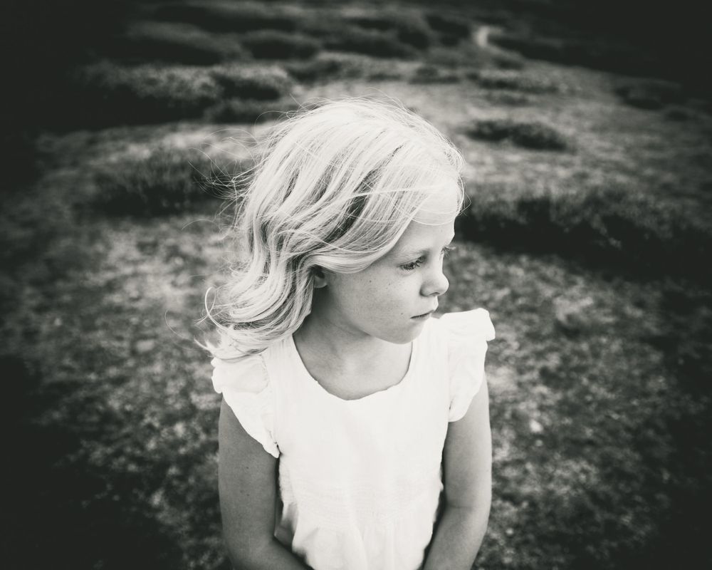 b&w girl pic