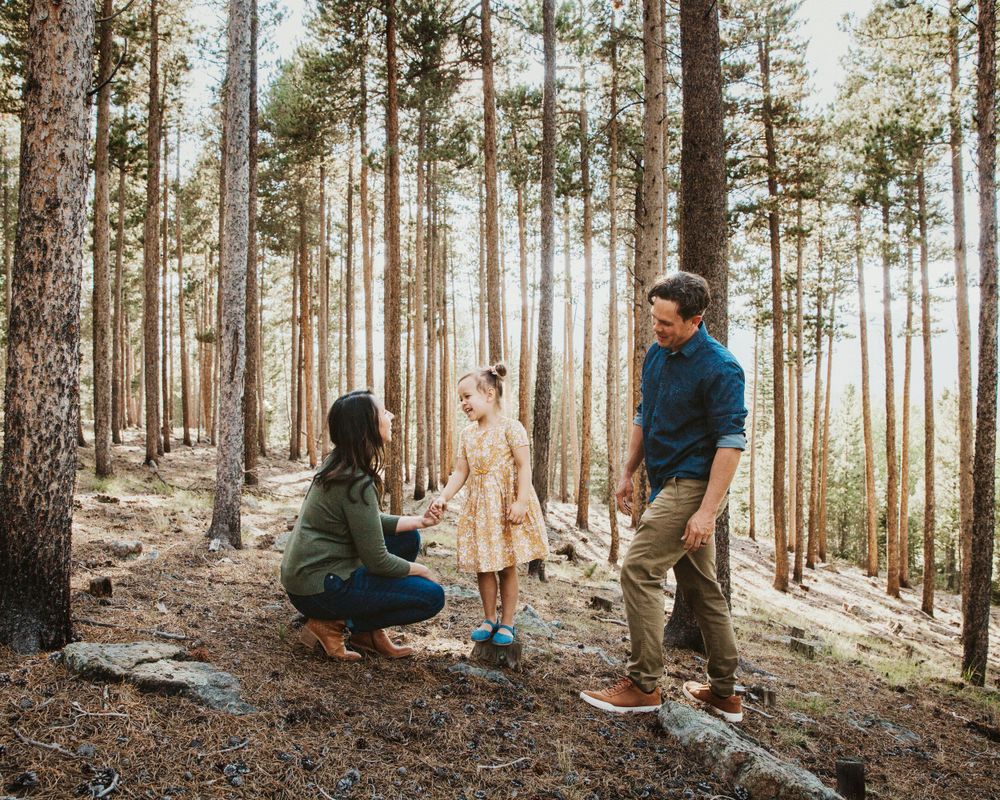 cute family in Estes Park
