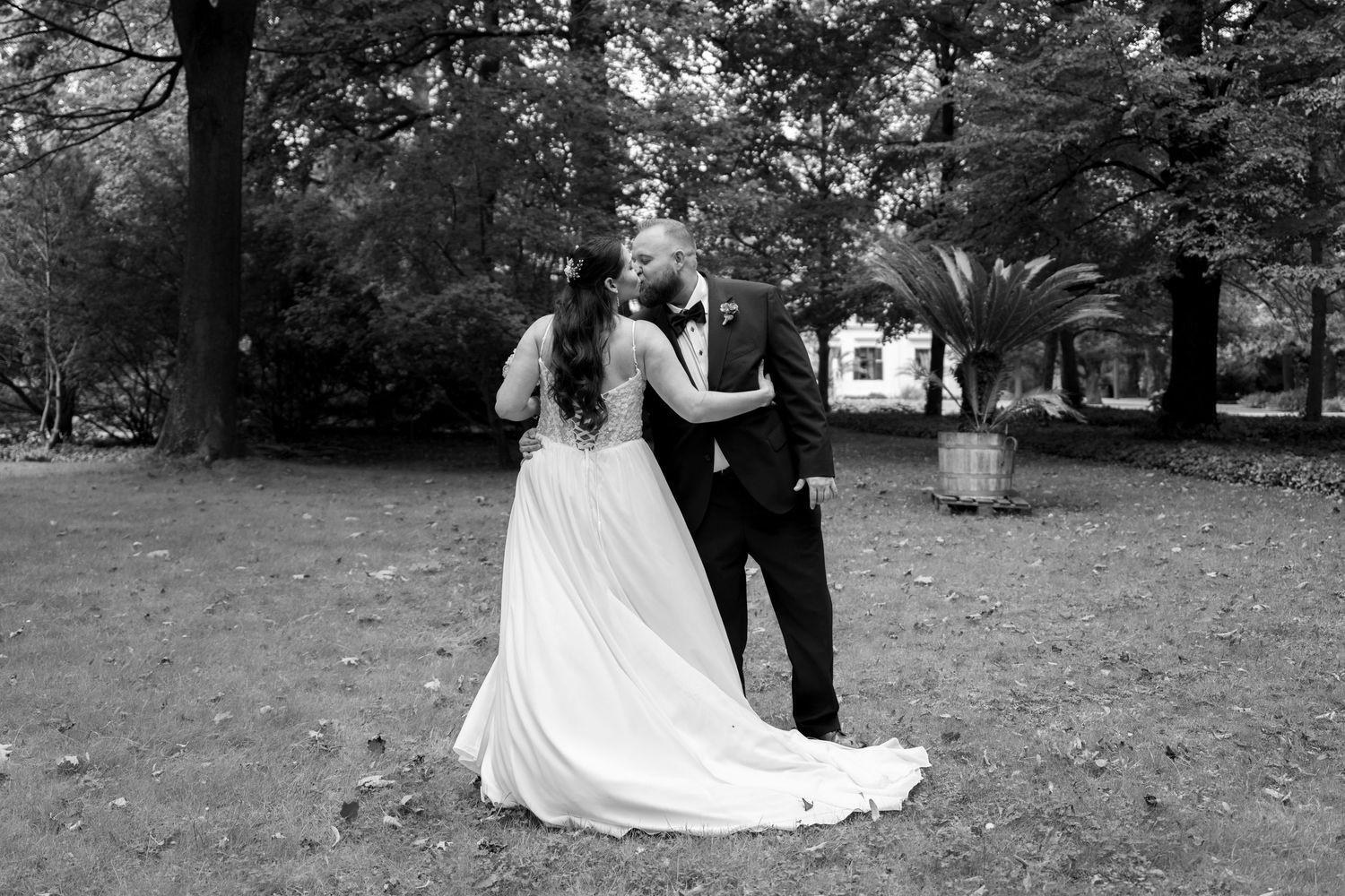 Romantisches Paarshooting im Schloss & Gutshof Britz in Berlin Neukölln