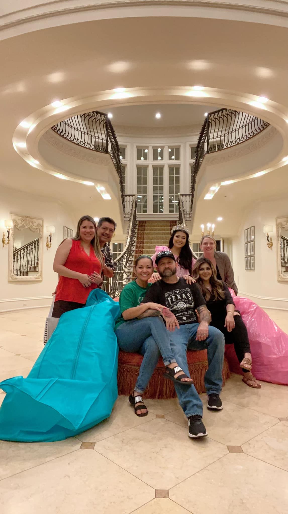 Sesión Save the Date de quinceañera en Dallas–Fort Worth creada para anunciar la quince con imágenes elegantes
