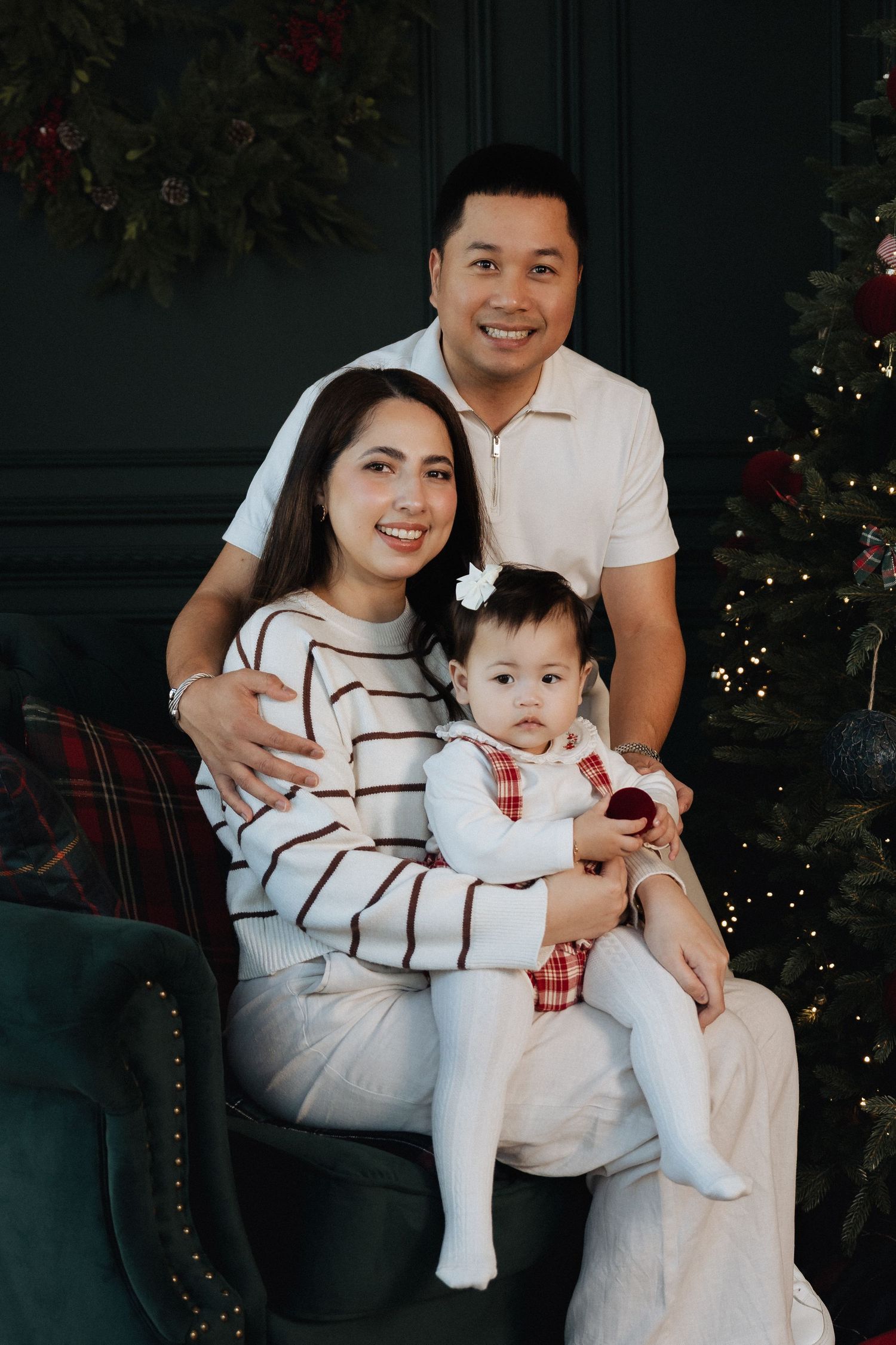 Natural family photoshoot capturing joyful moments