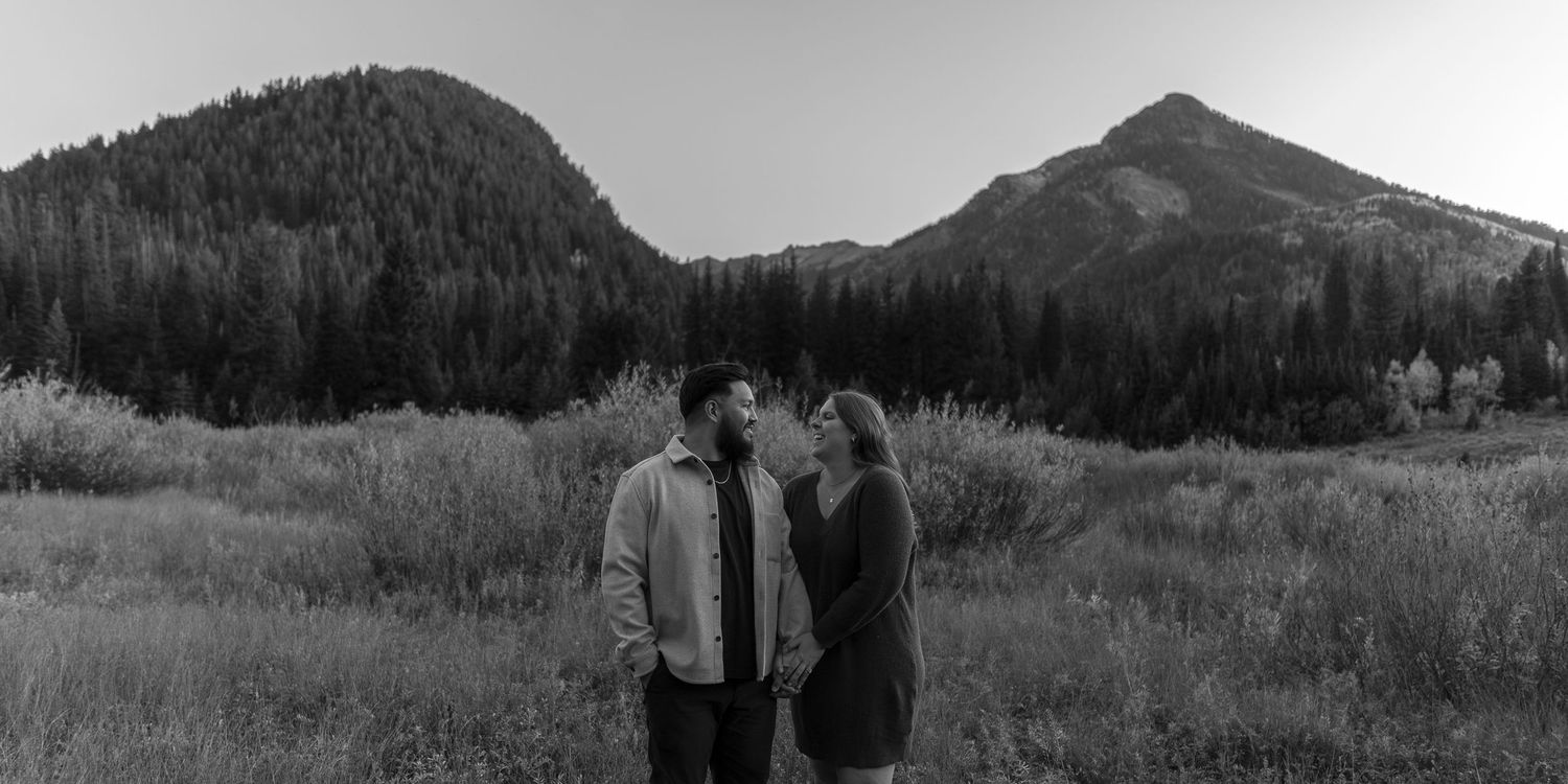 Couple in love, hidden in the mountains