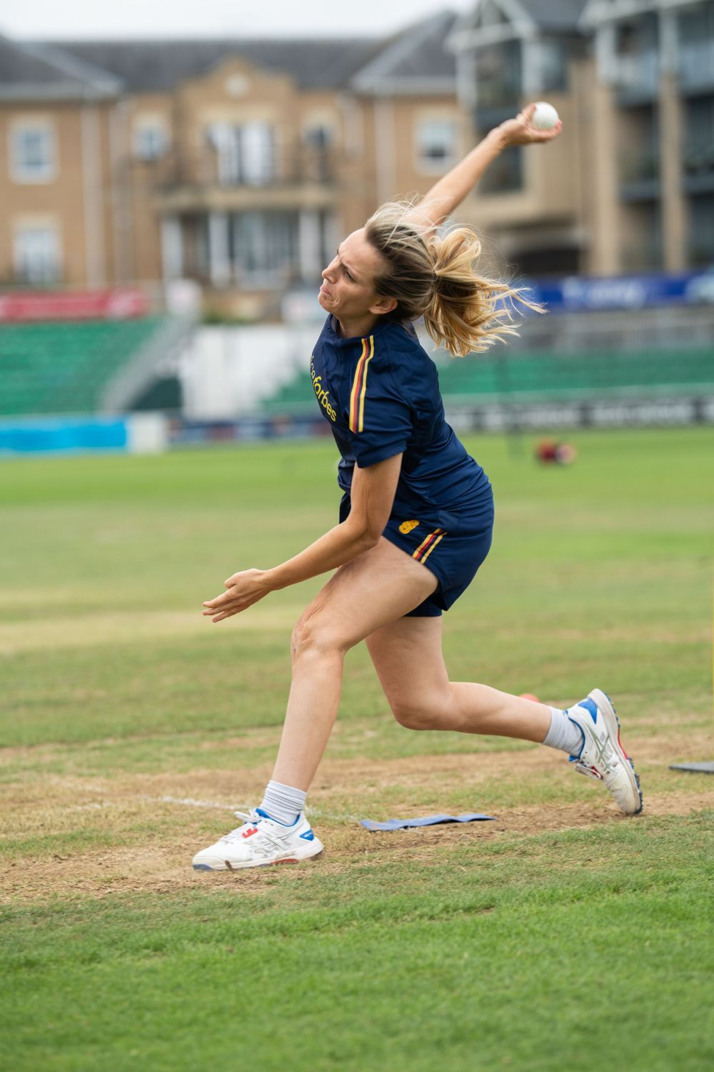Stop motion sequence showing an athlete performing a dynamic split lunge exercise on a grassy sports field.