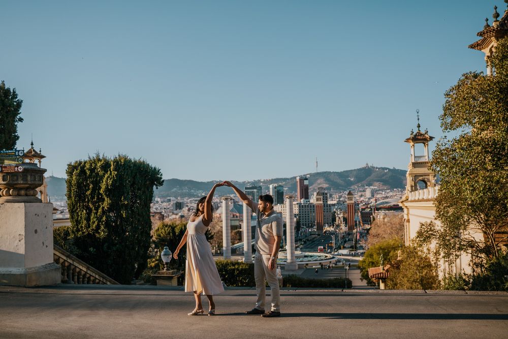 Koustu & Sandeep walking in Montjuïc