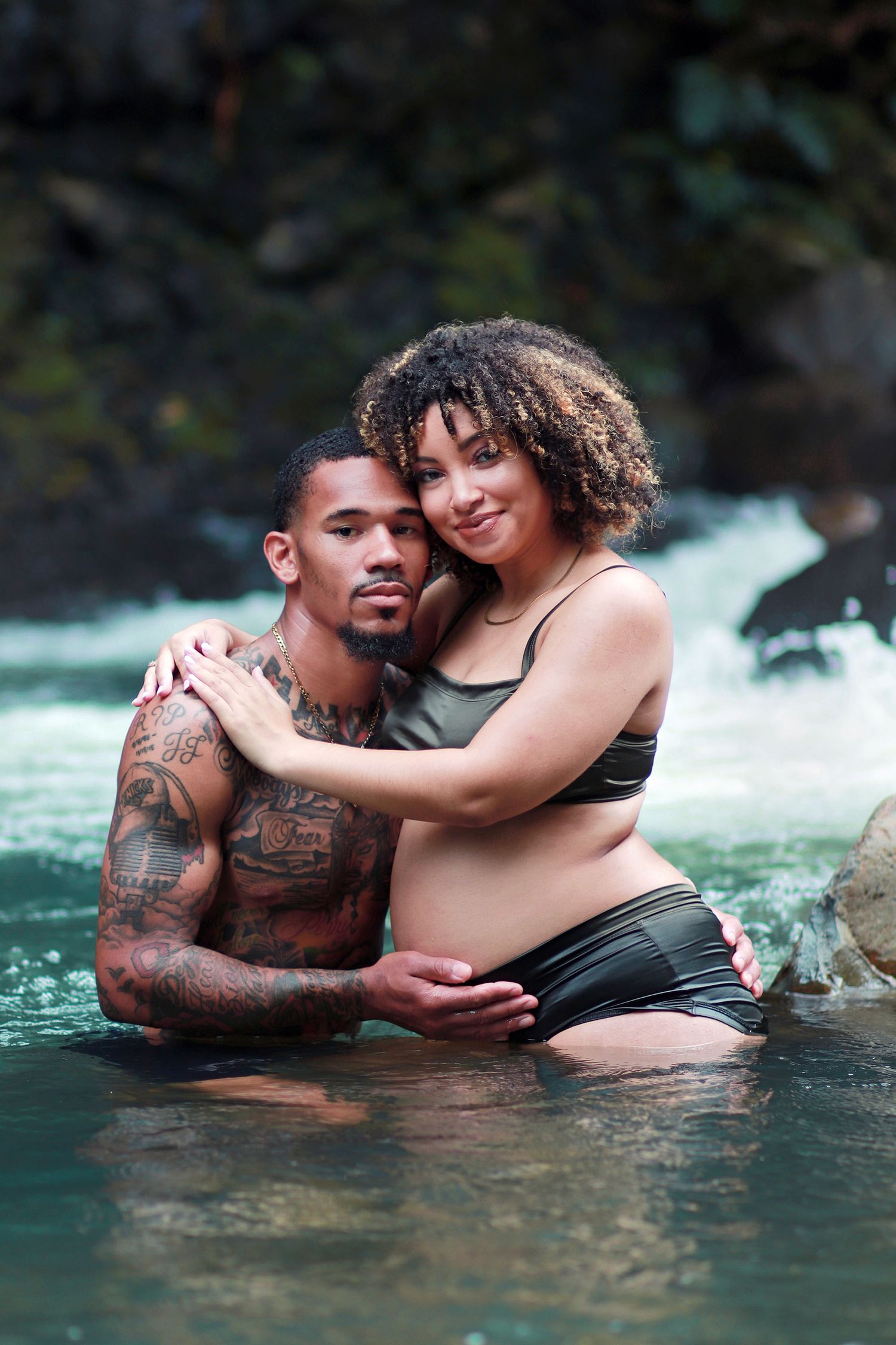 Puerto Rico Photographer. Albert Ray Photo. Maternity Photoshoot. Rainforest Photoshoot. Book Now. El Yunque. Pregnancy Photos. Portraits.