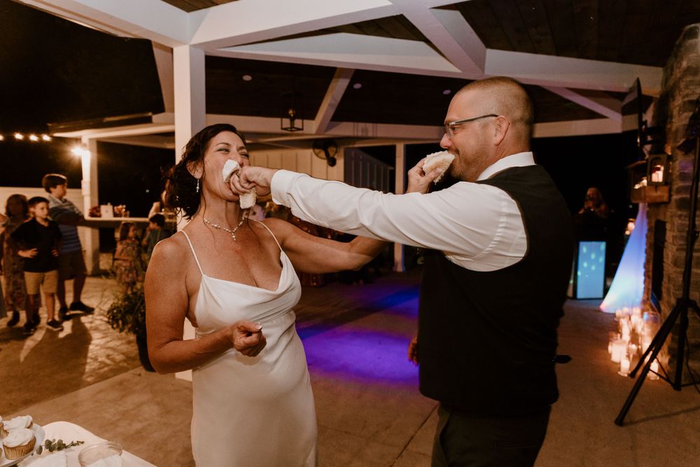Wedding Photography Hamilton Ohio summer backyard wedding portraits by Vicci Photo Dayton Ohio Photographer Victoria Wooton
