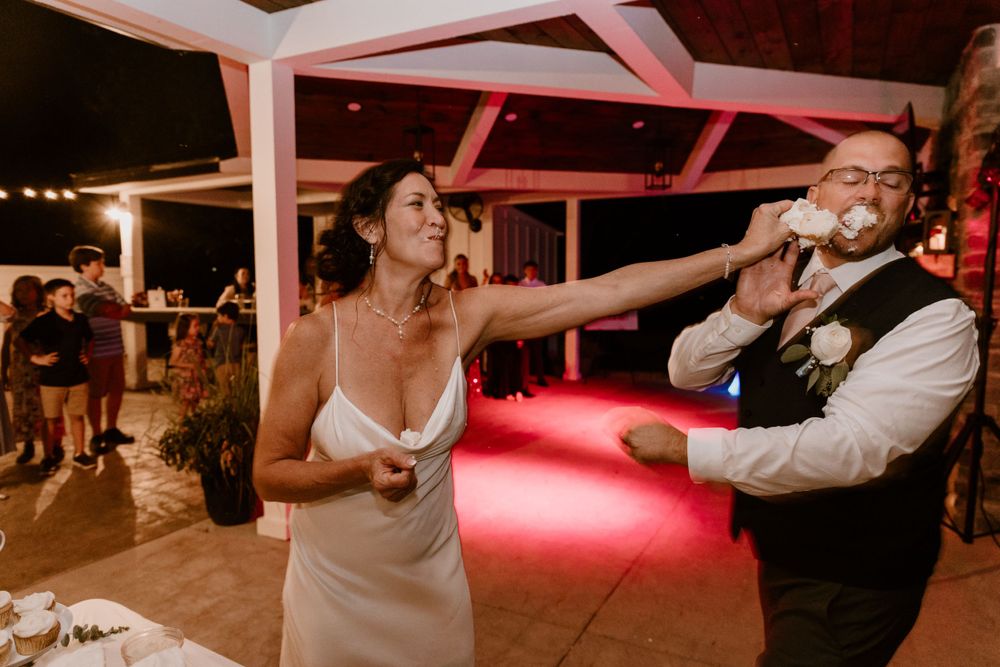 Wedding Photography Hamilton Ohio summer backyard wedding portraits by Vicci Photo Dayton Ohio Photographer Victoria Wooton