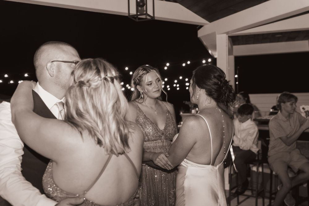 Wedding Photography Hamilton Ohio summer backyard wedding portraits by Vicci Photo Dayton Ohio Photographer Victoria Wooton