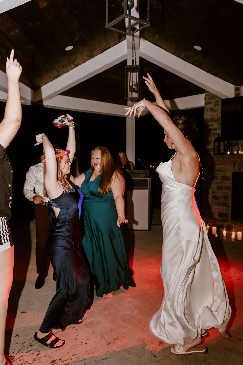 Wedding Photography Hamilton Ohio summer backyard wedding portraits by Vicci Photo Dayton Ohio Photographer Victoria Wooton