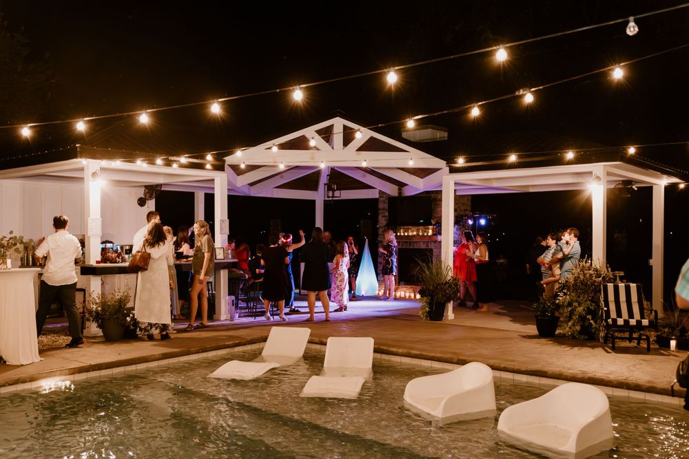 Wedding Photography Hamilton Ohio summer backyard wedding portraits by Vicci Photo Dayton Ohio Photographer Victoria Wooton